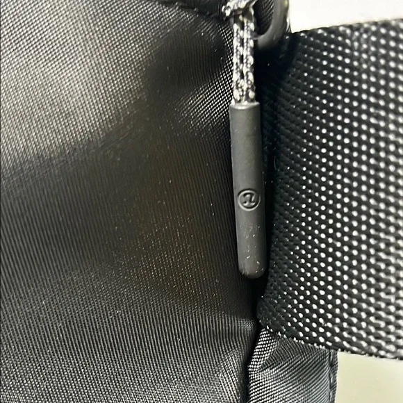 Lululemon Everywhere Belt Bag - Picture 11 of 12